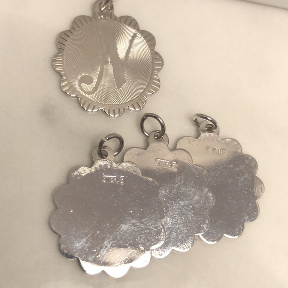 Initial sterling silver vintage pendant bracelet charm - Picture 3 of 4